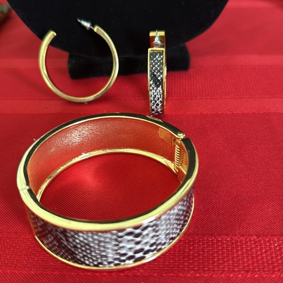 Caché set gold tone snake skin earrings and bracelet - Picture 1 of 9